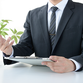 労働基準法などの法令を順守します